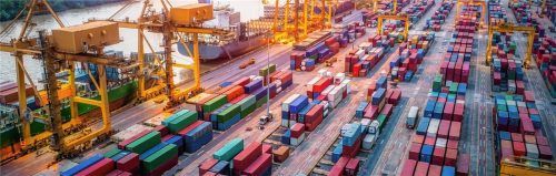 Die Logistikbranche versorgt Gesellschaft und Wirtschaft mit wichtigen Gütern – auch während der Corona-Krise.Foto djd/Wings/Shutterstock