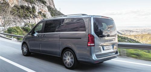 Die neue V-Klasse kommt mit 9G-Tronic-Automatikgetriebe sowie Sicherheits- und Assistenzsystemen auf neuestem Stand, darunter dem aktiven Brems-Assistenten.