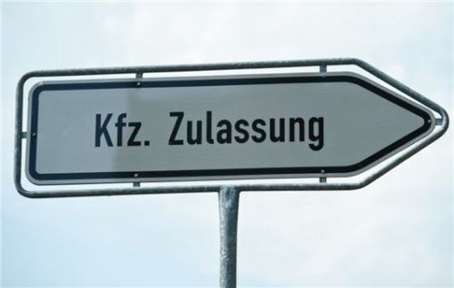 Die Zulassung von Fahrzeugen funktioniert in Stadt und Landkreis Rosenheim im Moment nur mit vorheriger Online-Terminvergabe. Foto dpa