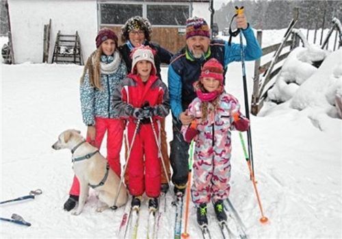 Ein Bild aus gesunden Tagen: Joachim Friesdorf mit seiner Familie in Ruhpolding.Foto Privat