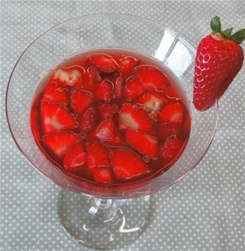 Ein erfrischender Sommerdrink: der Erdbeer Tonic. Foto re