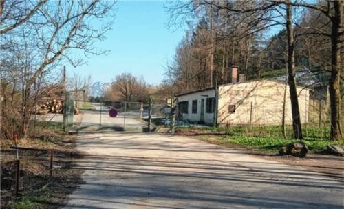 „Fernöd“, die ehemalige Wachstation der Karfreit-Kaserne, verdankt ihren Namen wohl der fernen Lage – sowohl zu Großholzhausen, als auch zu Litzldorf.Foto  Höfer
