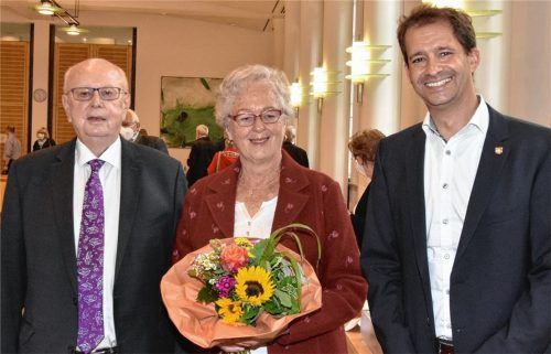 Freuen sich auf die kommenden sechs Jahre: (von links) der Vorsitzende des Rosenheimer Seniorenbeirates, Josef Kugler, seine Stellvertreterin Brigitte Kutka und Oberbürgermeister Andreas März. Foto Schlecker