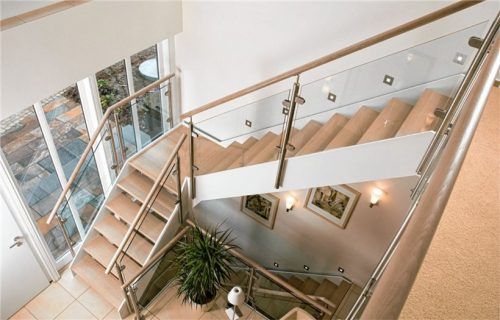 Für eine leichte Bauweise aus Holz spricht unter anderem, dass sie weniger Platz benötigt. Fotos Treppenmeister