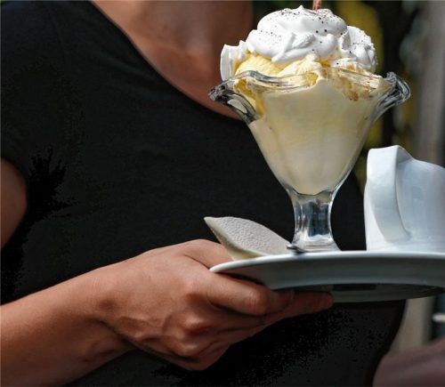 Für viele ein klassischer Studentenjob – die Arbeit in der Gastronomie. Durch den Lockdown, der massiv die Gastronomiebetriebe traf, ist vielen Studenten eine wichtige Verdienstquelle weggebrochen. Foto dpa