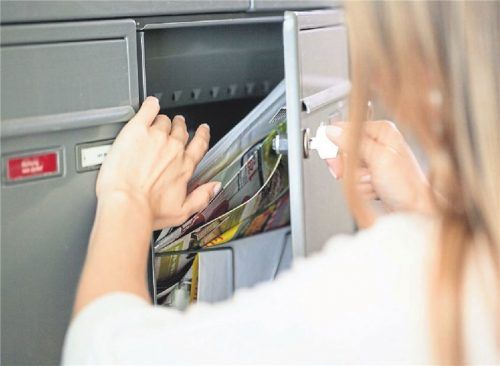 Ganz wichtig: Lassen Sie Ihren Briefkasten nicht überquellen – Tipp: Zeitung nachsenden und Post einlagern lassen.