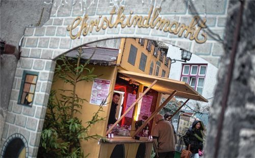 Glühwein und Co. beschäftigen jetzt schon die Organisatoren von Christkindl- und Weihnachtsmärkten. Ob und in welcher Form sie stattfinden können, ist noch lange nicht sicher. Unser Bild entstand in Wasserburg.Foto  Cater
