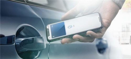 „iPhone“ kann für viele BMW-Modelle als „Digital Key“ genutzt werden. Foto ampnet/BMW