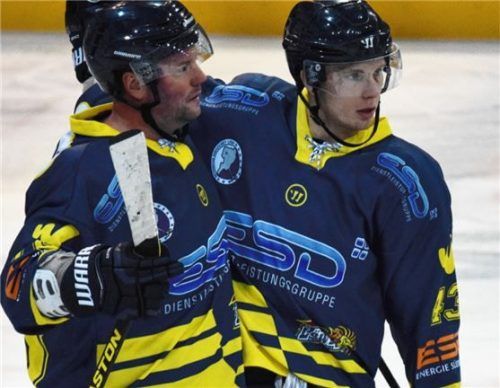 Josef Straka und Tomáš Rousek (von links) bilden auch in der kommenden Saison das Kontingentspieler-Duo beim EHC Waldkraiburg in der Eishockey-Bayernliga.Foto del Grosso