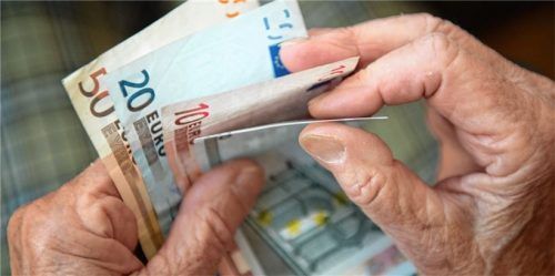 Mehrere Hundert Euro hat der 93-Jährige (Symbolfoto) bereits von seinen Nachbarn bekommen. Foto dpa