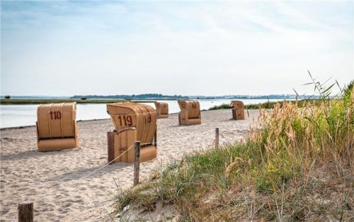 Mit Blick aufs Meer den Alltag hinter sich lassen.Foto djd-mk/www.ostseeferien.de/Alexander Rudolph