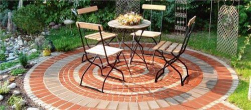 Mit Pflasterklinkern entstehen Oasen im Garten. Foto epr/Arbeitsgemeinschaft Pflasterklinker e.V./Helmut Vorwallner