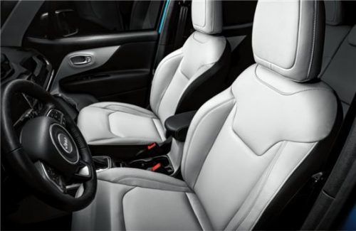 Modern und wertig zitiert der Innenraum die legendäre DNS der Marke. Foto Jeep