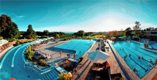 Nach der Zwangspause können Besucher nun wieder alle Angebote der Chiemgau Thermen nutzen – mit ausreichend Abstand. Foto Greune