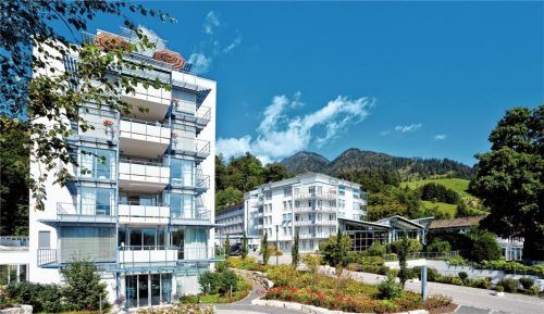 Nachdem man sich bei der Klinik Bad Trissl in den vergangenen Wochen auf die Akut-Behandlungen der onkologischen Patienten fokussierte, wagt man sich nun an schrittweise Öffnungen. Sowohl Rehaklinik als auch Psychosomatik sind wieder in Betrieb. Fotos Klinik Bad Trissl