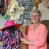 Quirlige Chefin mit Inka-Bause-Frisur