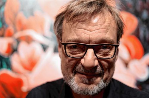 Phil Sutherland verarbeitet Skizzen, die er am Telefon erstellt, um daraus Kunstwerke zu machen. Fotos  sn