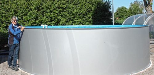 Pool-Bauer Habermeier aus Buchbach: Gartenschwimmbäder gibt es schon ab 1000 Euro. Foto Petzi