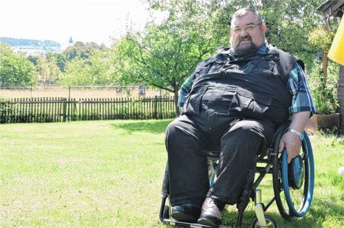 Prutting stets im Blick: Von seinem Garten aus kann Pruttings Alt-Bürgermeister Hans Loy auf die Gemeinde blicken, in der er 24 Jahre als Gemeinderat und 12 Jahre als Bürgermeister tätig war.Foto blum