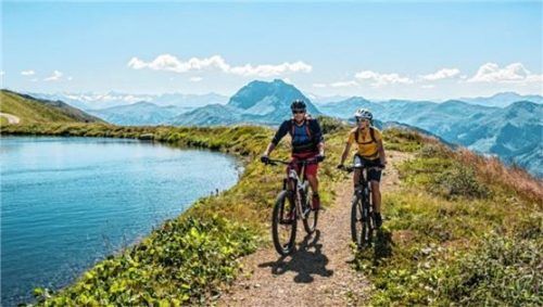 Radbegeisterte finden in Kitzbühel ein ausgedehntes Wegenetz durch eine der schönsten Landschaften Europas. Foto kitzbuehel-tourismus_michael-werlberger