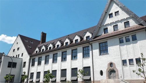 Vor allem die Gestaltung der Fenster samt Sonnenschutz hat die Stadt überzeugt. Sie wird in der Laudatio besonders gewürdigt.Foto Re