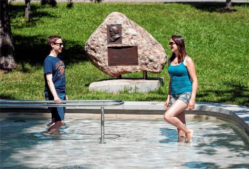 Wassertretanlagen sind im Kneippland Unterallgäu an vielen Orten zu finden. Foto djd/Ottobeuren/Christian Prager