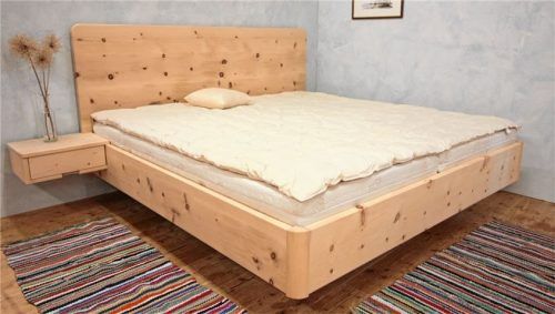 Wer im Zirbenbett schläft, „spart“ sich im Schnitt 3500 Herzschläge pro Nacht.