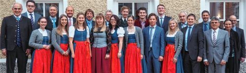 Zehn Prozent der Mitarbeiter sind Auszubildende. Das Bild entstand bei der Lehrabschlussfeier der Genossenschaftsbanken Anfang März, noch vor den Corona-Beschränkungen. Foto re