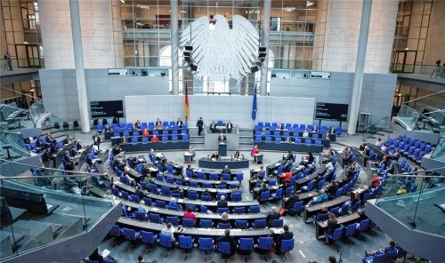 709 Abgeordnete sitzen aktuell im Deutschen Bundestag – davon 111 Überhang- und Ausgleichsmandate. Eine Reduzierung der Zahl halten unsere Leser für machbar und sinnvoll.Foto dpa