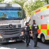 Radfahrerin wird bei Zusammenstoß mit Lkw schwer verletzt