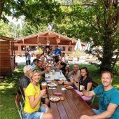 Ramadama: Schaufel, Harke und Eimer statt Tennisschläger und Bälle