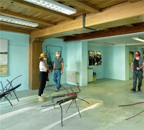 Bei der Priener „Kunstzeit“ werden aus Business, Leerstand oder Baustelle begehrte Showrooms. In der Beilhackstraße 2 präsentiert sich der Künstlerhof Zahn am Bach. Foto Berger