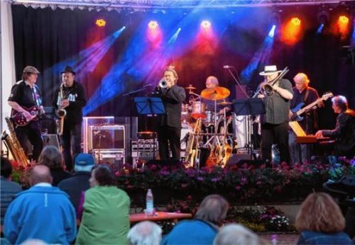 „Blues4Use“ in voller Aktion im Kurpark. Foto Berger
