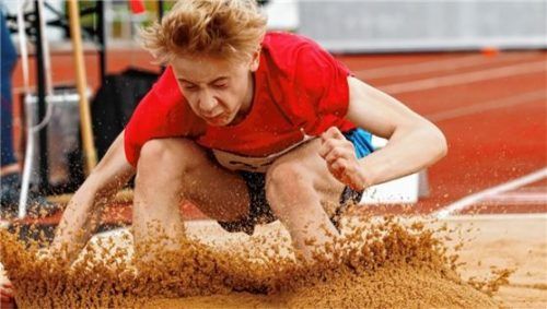 Constantin Hampel vom VfL Waldkraiburg wurde zweifacher Zweiter beim Bayern-Top-Meeting in Germering.Foto Stuffer