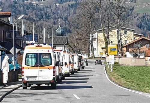 Corona-gebeutelte Gemeinde: Anfang April mussten aus einem Senioren- und Pflegeheim zahlreiche Bewohner verlegt werden, nachdem das Coronavirus dort massiv um sich gegriffen hatte. Foto Rosenheim24.de/Seutter