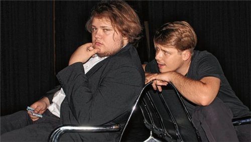 Das Gespräch zwischen Jérome Angust (Daniel Hutter, links) und Textor Texel (Sebastian Kießer) nimmt unerwartete Wendungen. Foto Friedrich