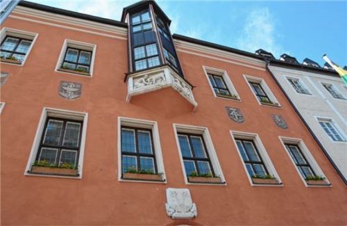 Das Rathaus in Traunstein soll einen Glasfaseranschluss erhalten. Foto Schneider/Stadt Traunstein