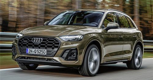 Der Kühlergrill des überarbeiteten Q5 ist flacher geworden, die seitlichen Lufteinlässe sind nun höher als beim Vorgängermodell. Foto Auto-Medienportal.Net/Audi