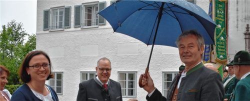 Die drei Bürgermeister der Gemeinde Seeon-Seebruck: Martin Bartlweber (Mitte), Norbert Maier und Christine Kosanovic. Foto Donhauser