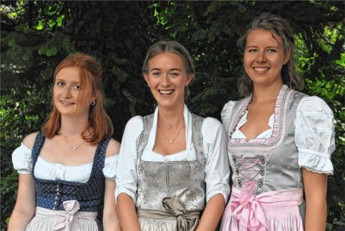 Die drei Schulbesten: Lisa Selbertinger, Ophelia Rudolph, Maya Behrend (von links). Foto re