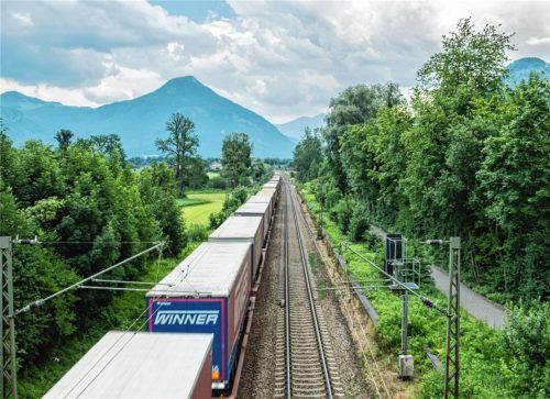 Die grobe Richtung ist klar, die genaue Führung noch nicht: Bahntrasse im Inntal. Foto Stephan