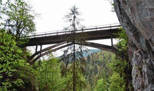 Die Rosengassenbrücke ist in einem schlechten baulichen Zustand. In absehbarer Zeit soll ein Neubau in Angriff genommen werden. Foto Lotter