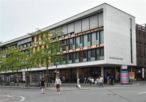 Die Volkshochschule Rosenheim hat die Krise genutzt um ein Online-Angebot auf die Beine zu stellen. Foto Schlecker