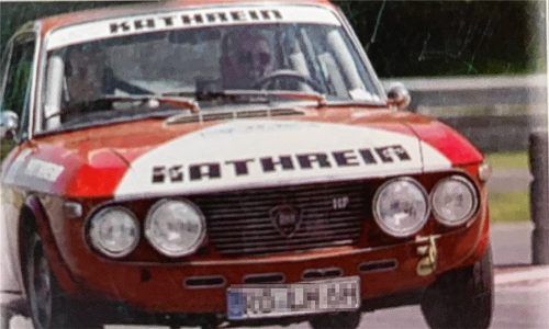 Dieser rote Flitzer ist ein altes Clubfahrzeug der Rallye-Gemeinschaft Rosenheim (RGR), in dem Nachwuchsfahrer schon seit Jahren üben können. Bei der Rallye im Oktober wird der Wagen auch an den Start gehen.Foto Rallye-Gemeinschaft