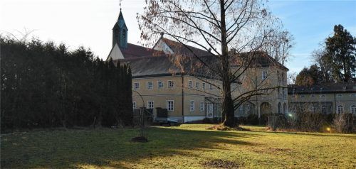 Ein möglicher Standort: Die Stadt Rosenheim prüft im Moment, ob der Neubau einer Grundschule im Klostergarten St. Sebastian machbar wäre. Laut Dezernent Michael Keneder stehen die Chancen gut. Foto Schlecker