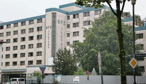 In der Ankerdependance für Asylbewerber in Waldkraiburg kam es im April 2020 zu einer Auseinandersetzung, die sich an einer rassistischen Bemerkung eines Security-Mannes entzündete. Dass der hässliche Satz gegen einen Schwarzafrikaner tatsächlich fiel, hat sich nicht beweisen lassen, so wenig wie der Straftatbestand der Beleidigung.Foto Fib/Ess