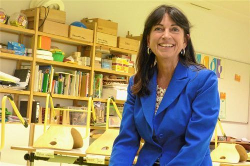 Eva Mayr war es immer wichtig, auch als Schulleiterin eine eigene Klasse zu haben, sich tagtäglich mit den Kindern, ihren Wünschen und Bedürfnissen auseinanderzusetzen. Foto Hampel