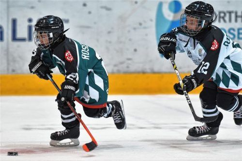 Flott auf dem Eis unterwegs: Der Rosenheimer Eishockey-Nachwuchs ist seit Jahrzehnten ein Aushängeschild. Fotos  Ziegler