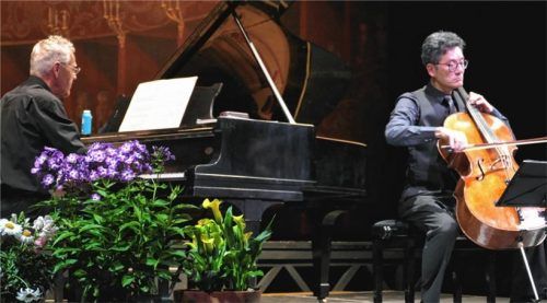Hochkonzentriert und lebendig spielten Dieter Lallinger (Klavier) und Wen-Sinn Yang (Cello). Foto Janka