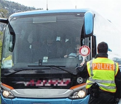 In einer Aufnahmestelle für Flüchtlinge landete ein Türke, der sich bei einer Ausweiskontrolle in einem Reisebus nahe Kiefersfelden zunächst als Grieche ausgab.Foto Bundespolizei